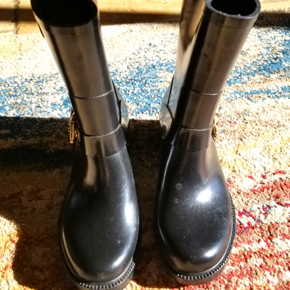 Vince camuto rain boot